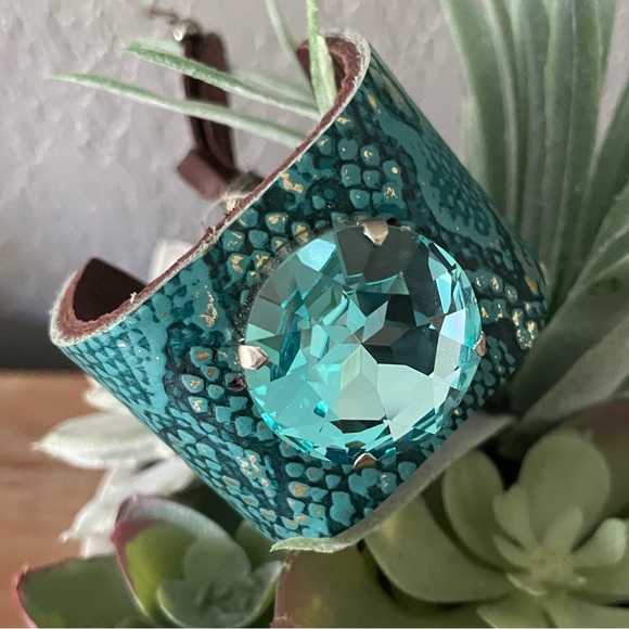 Turquoise leather bracelet - Picture 1 of 3